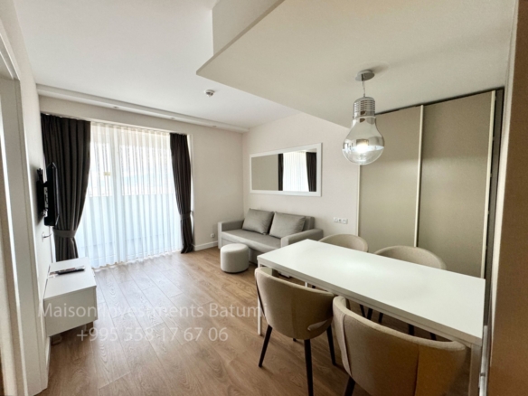 1+1 in Alliance Palace