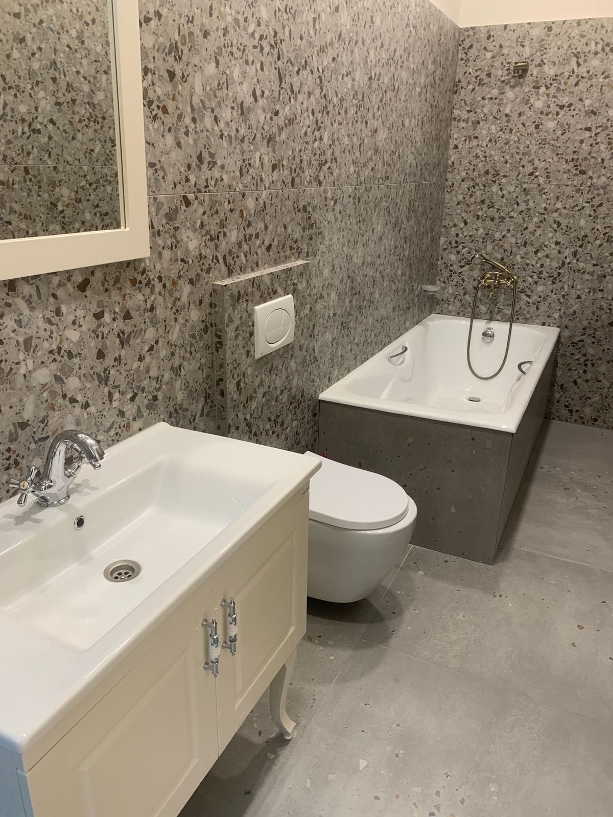 Three rooms apartment in the city center of Batumi