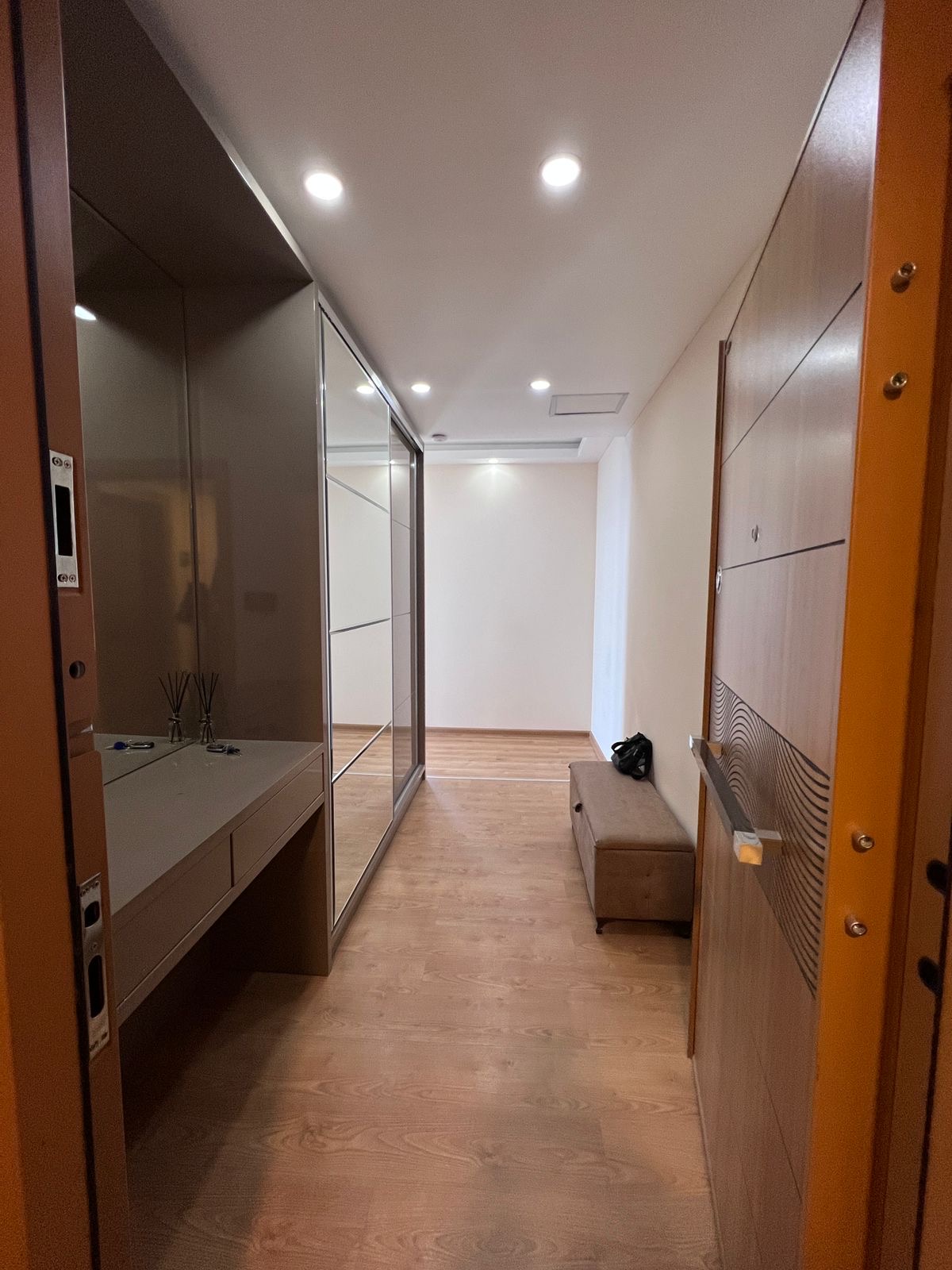 Three rooms apartment for sale in Porta Tower