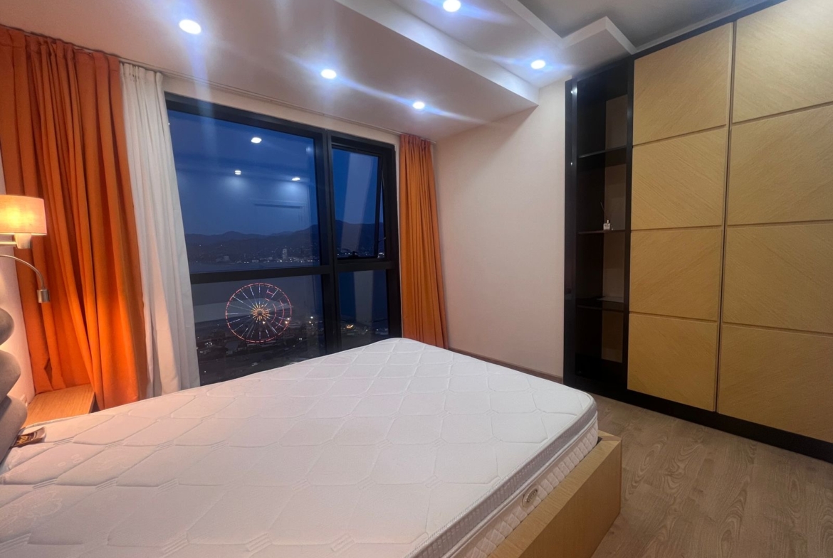 Three rooms apartment for sale in Porta Tower