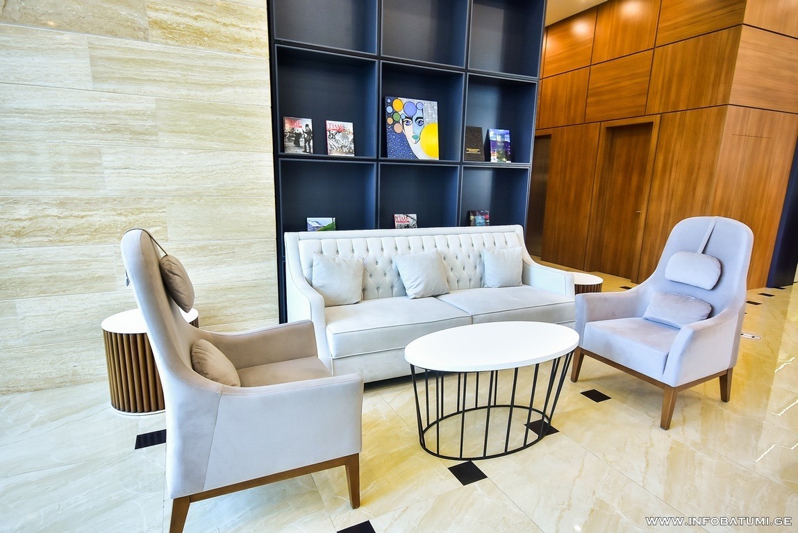 Three room apartment in New Wave