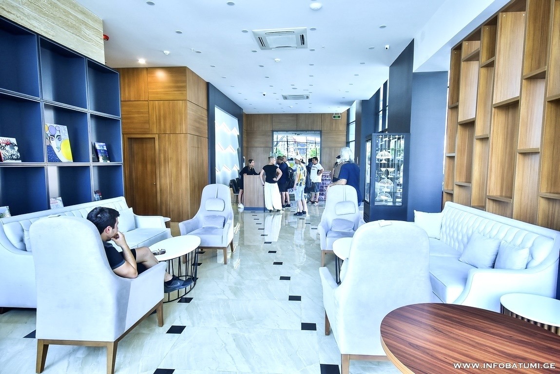 Three room apartment in New Wave