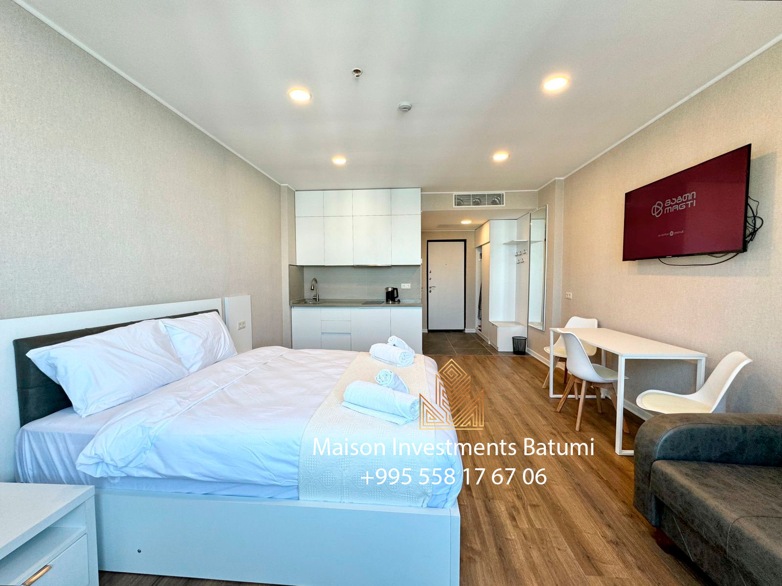 Panoramic studio apartment in Dar Tower
