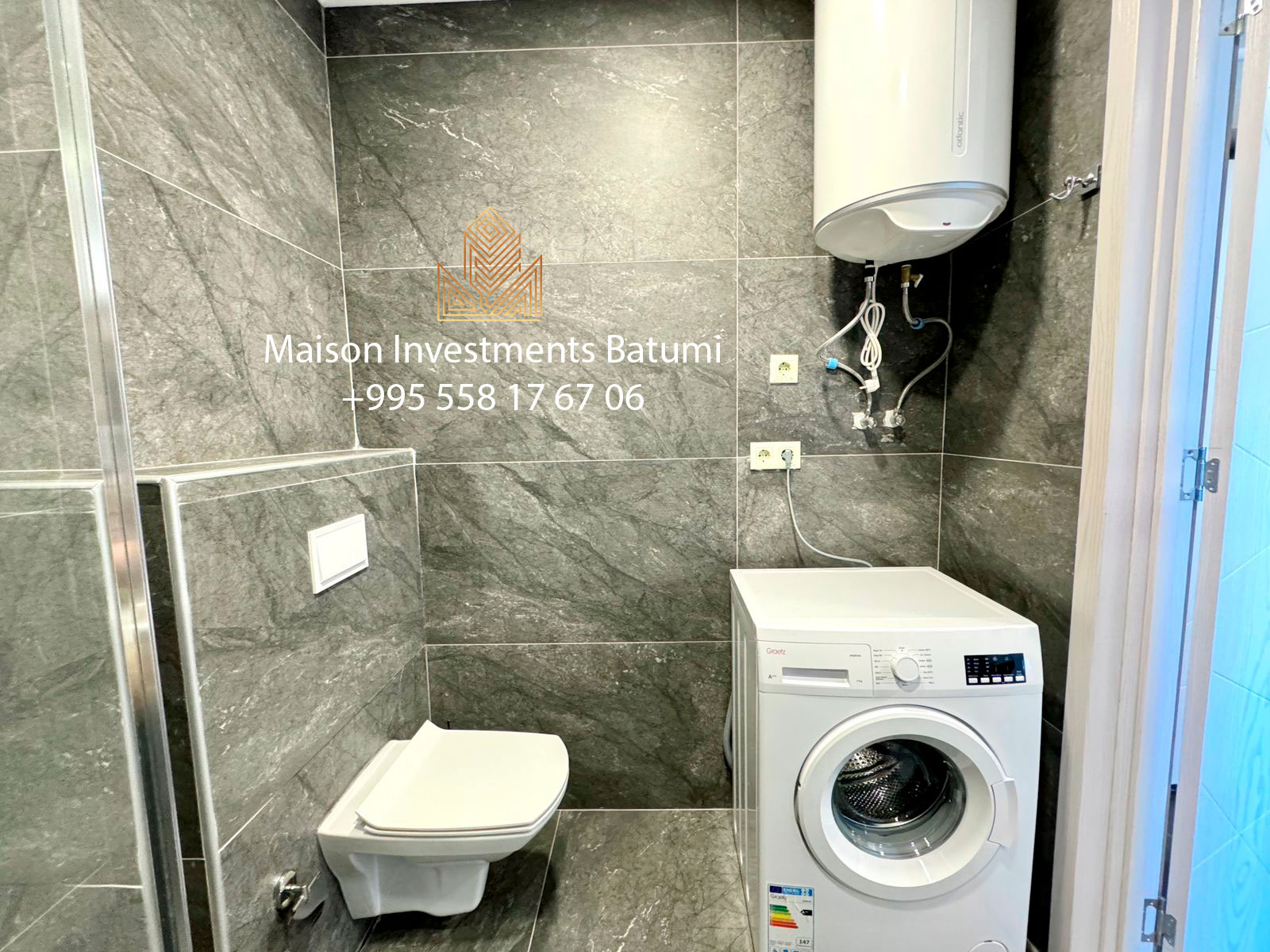 Panoramic studio apartment in Dar Tower