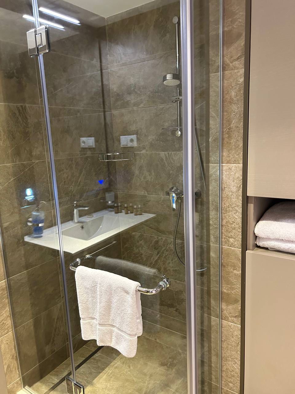 Two rooms apartment in Alliance Palace