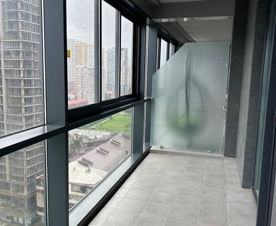 Two rooms apartment in Alliance Palace