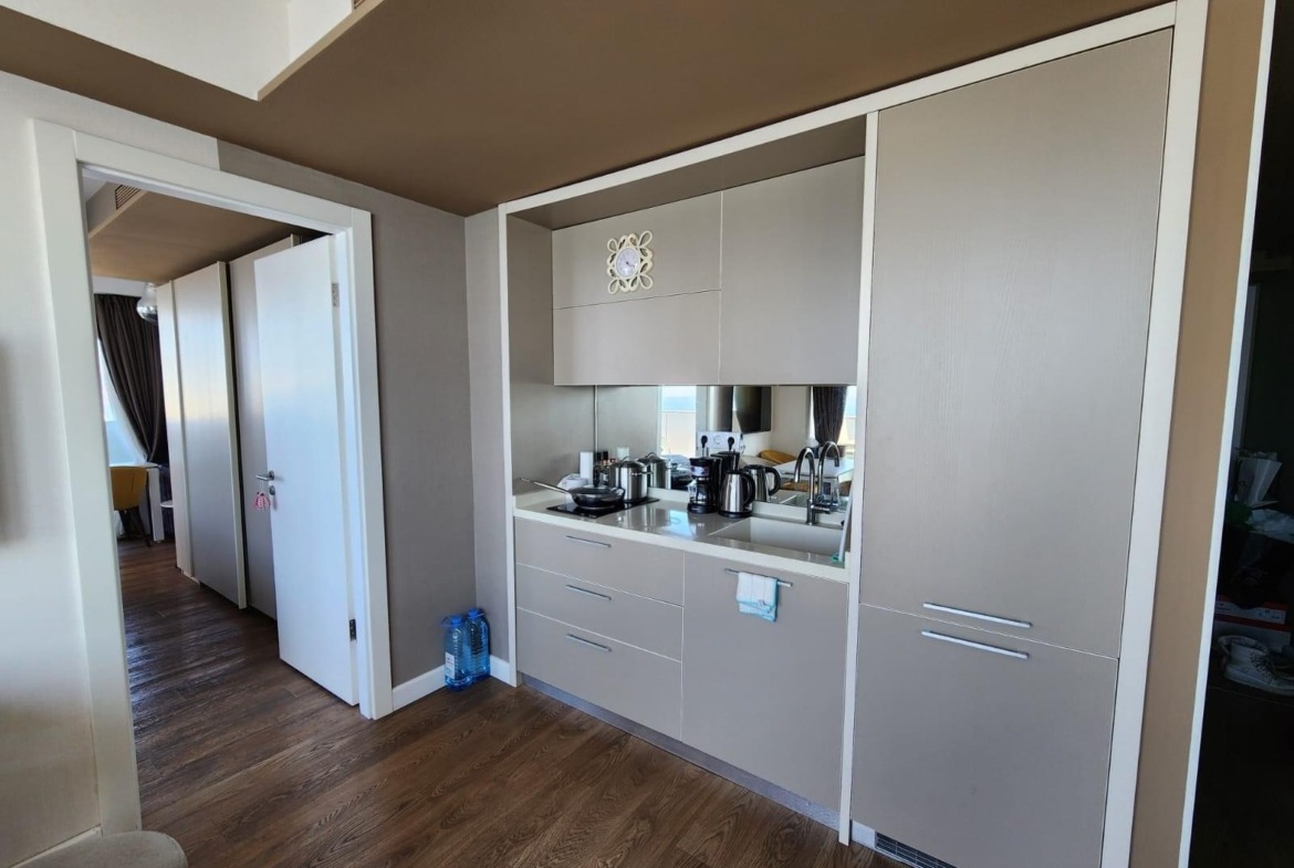 Two rooms apartment in Alliance Palace