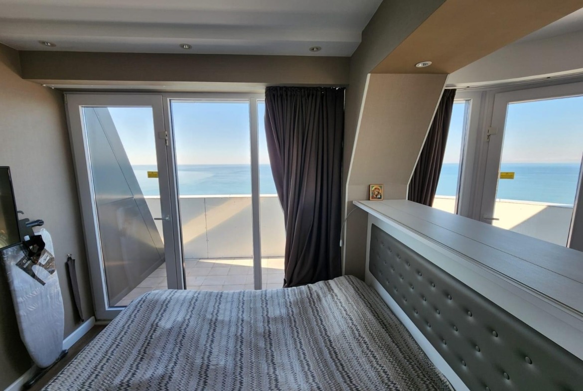 Two rooms apartment in Alliance Palace