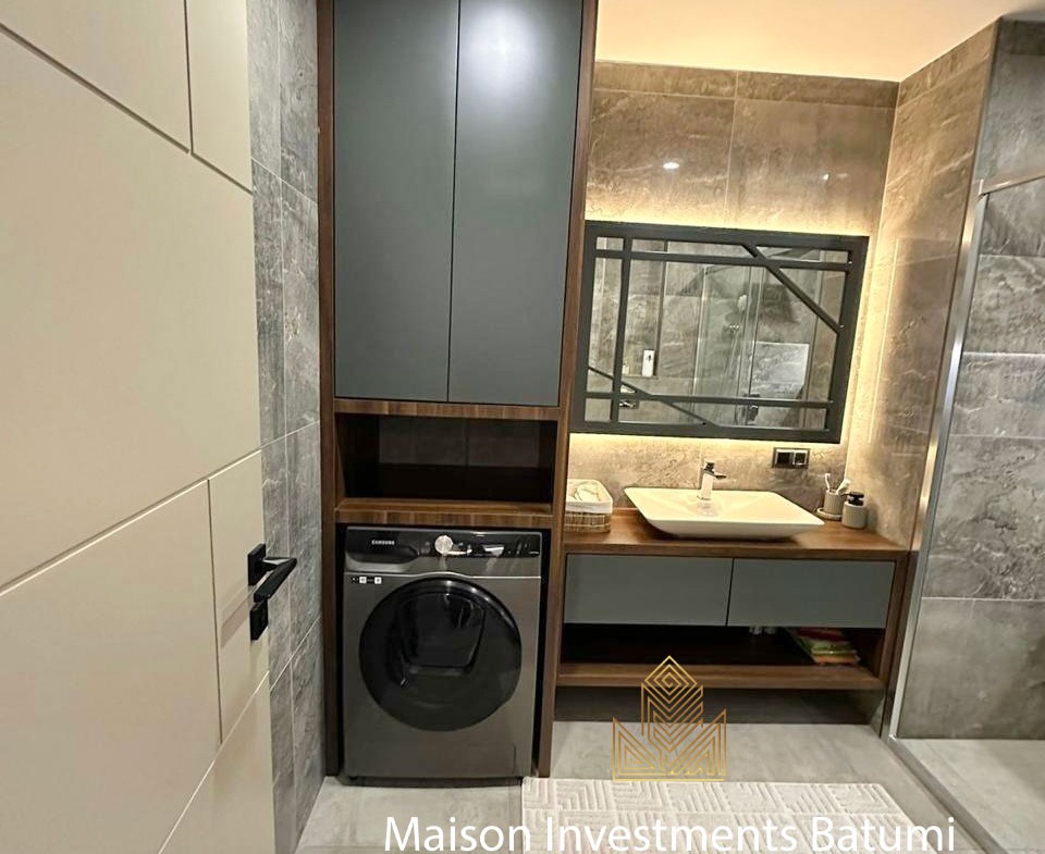 Three rooms apartment in Porta Tower