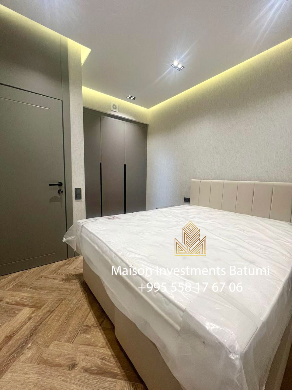 Three rooms apartment in Porta Tower