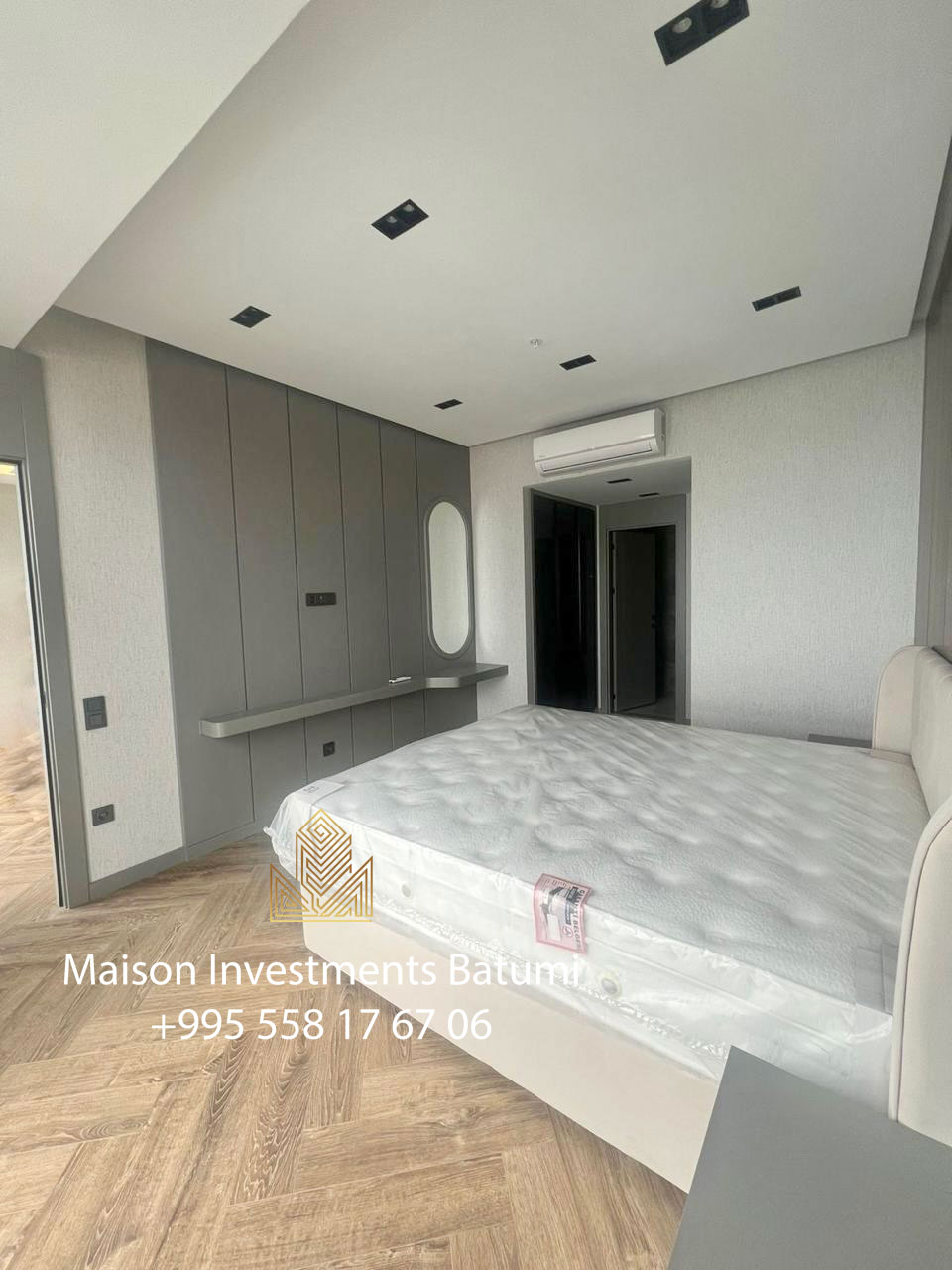 Three rooms apartment in Porta Tower