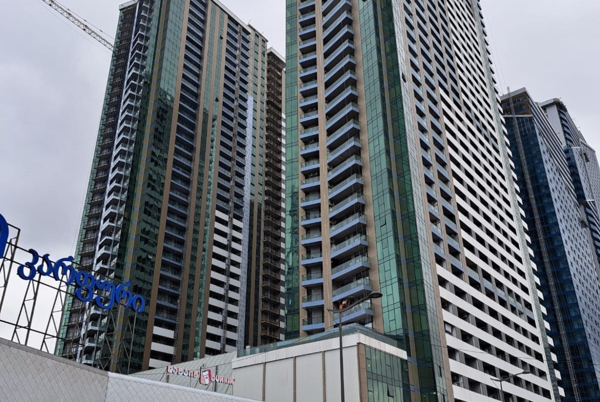 Big apartment for sale in Black Sea Towers