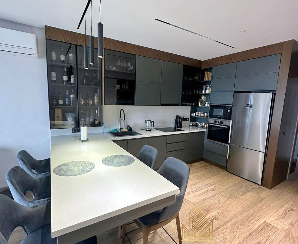 Three rooms apartment in Porta Tower