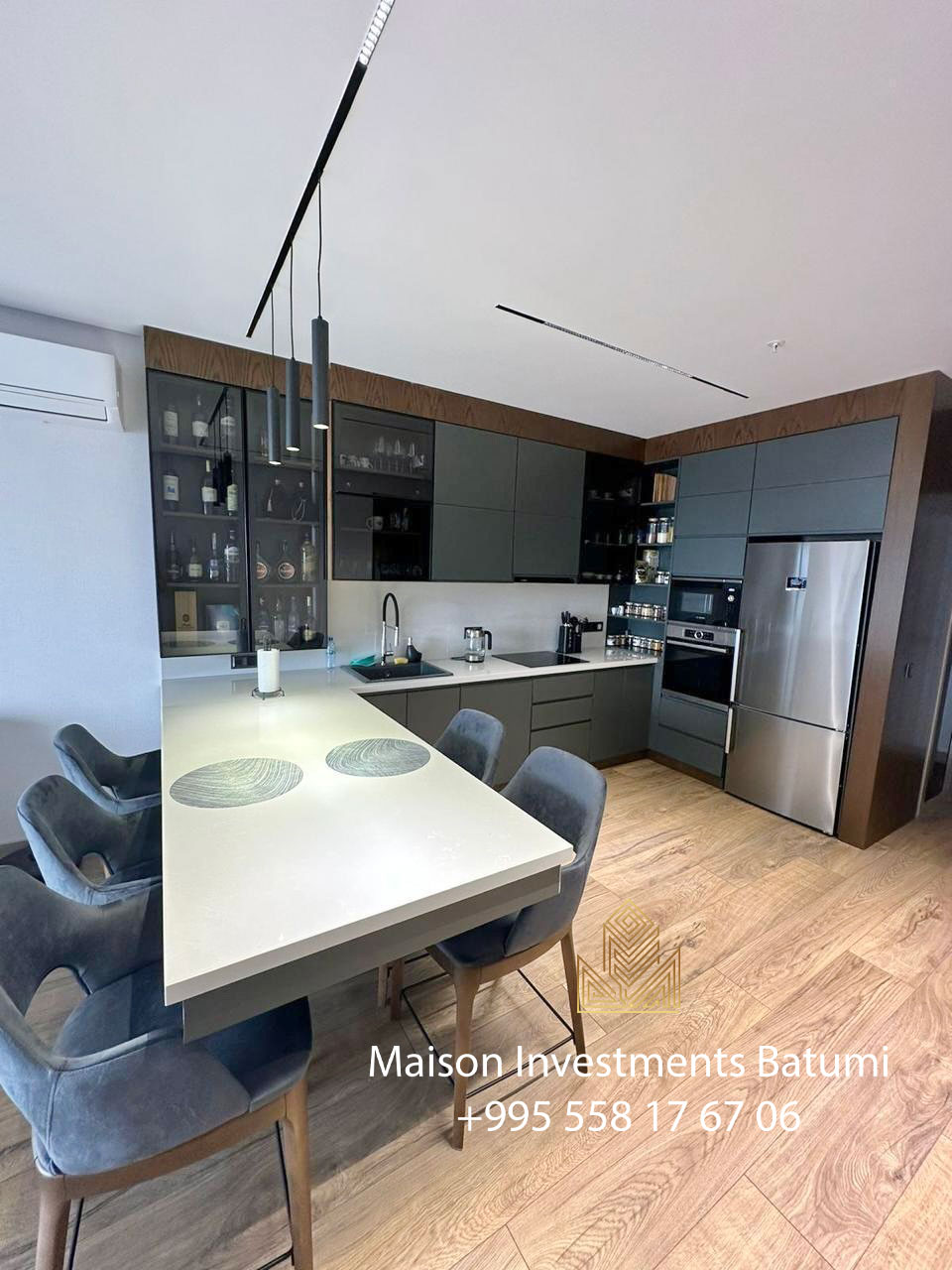 Three rooms apartment in Porta Tower