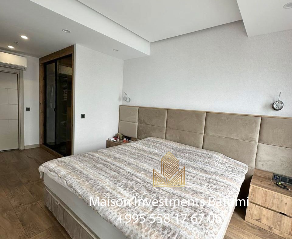 Three rooms apartment in Porta Tower