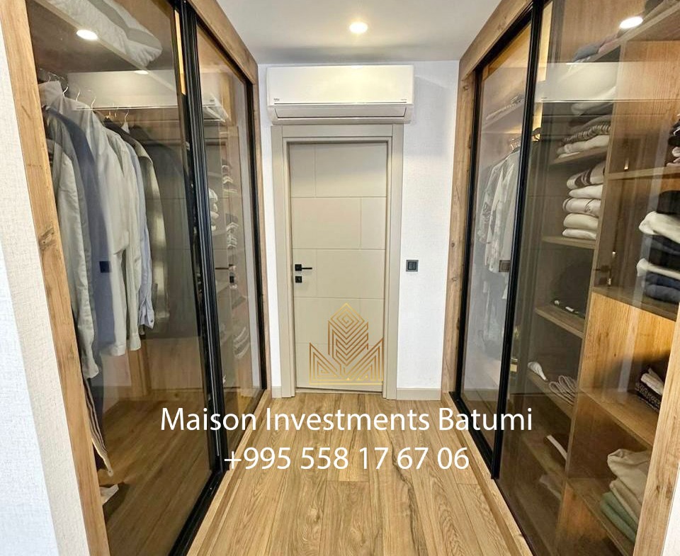 Three rooms apartment in Porta Tower