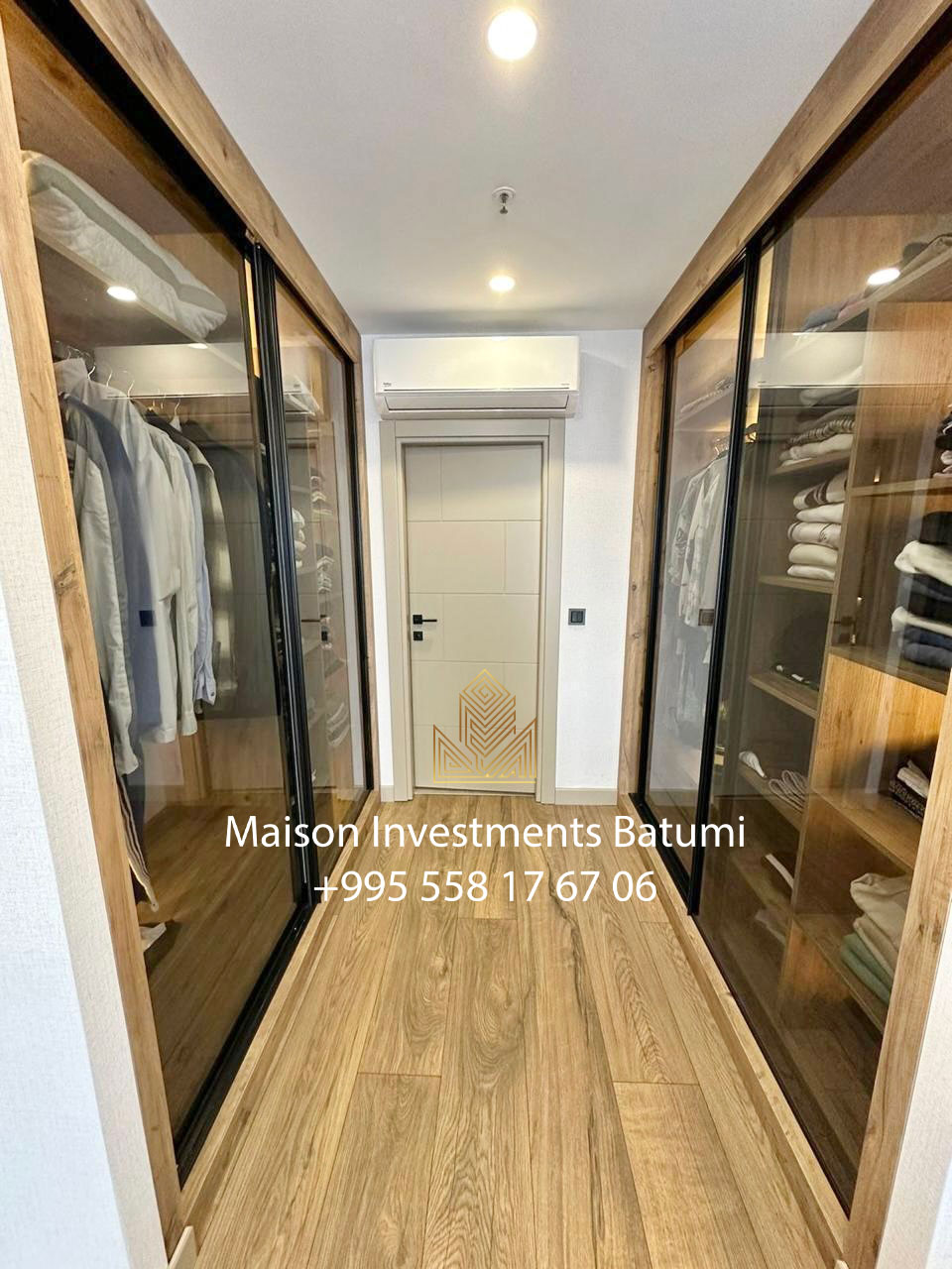 Three rooms apartment in Porta Tower