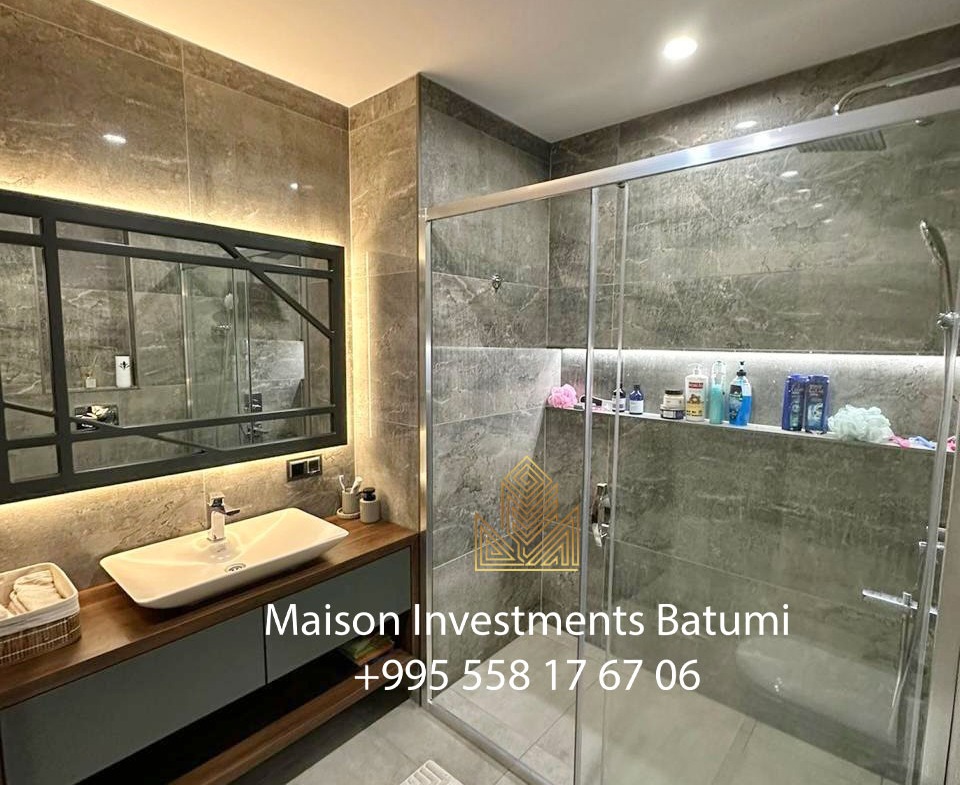 Three rooms apartment in Porta Tower