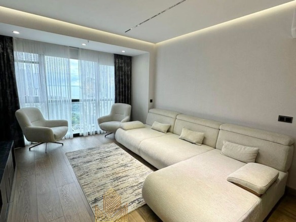 Three rooms apartment in Porta Tower