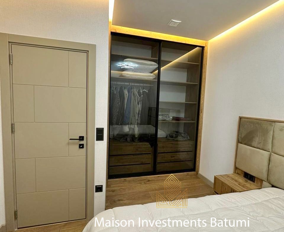Three rooms apartment in Porta Tower