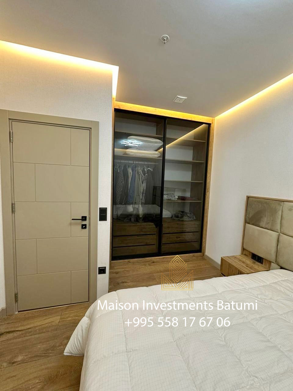 Three rooms apartment in Porta Tower