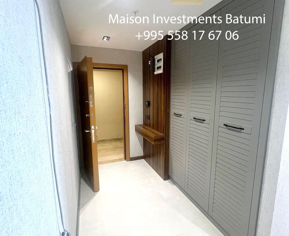 Three rooms apartment in Porta Tower