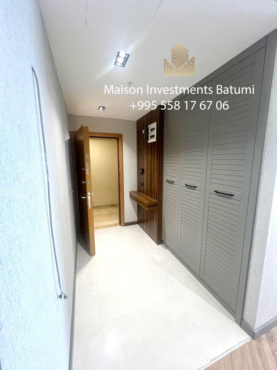 Three rooms apartment in Porta Tower