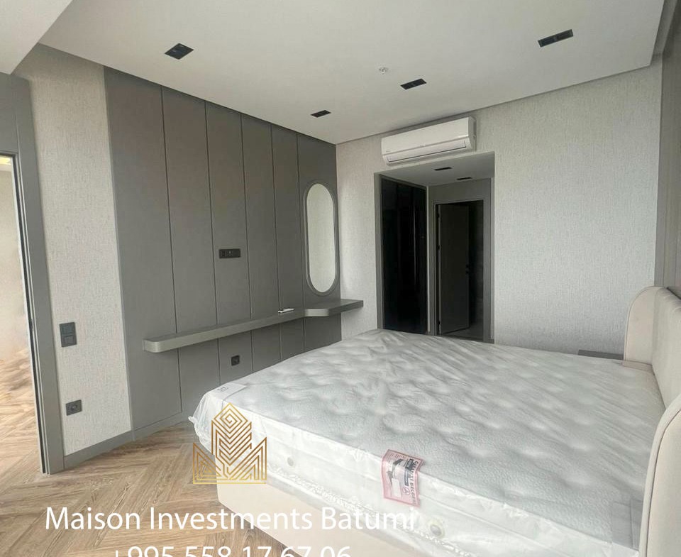 Three rooms apartment in Porta Tower