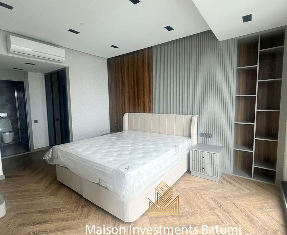 Three rooms apartment in Porta Tower