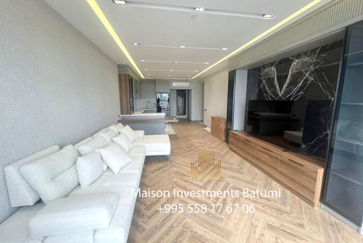 Three rooms apartment in Porta Tower