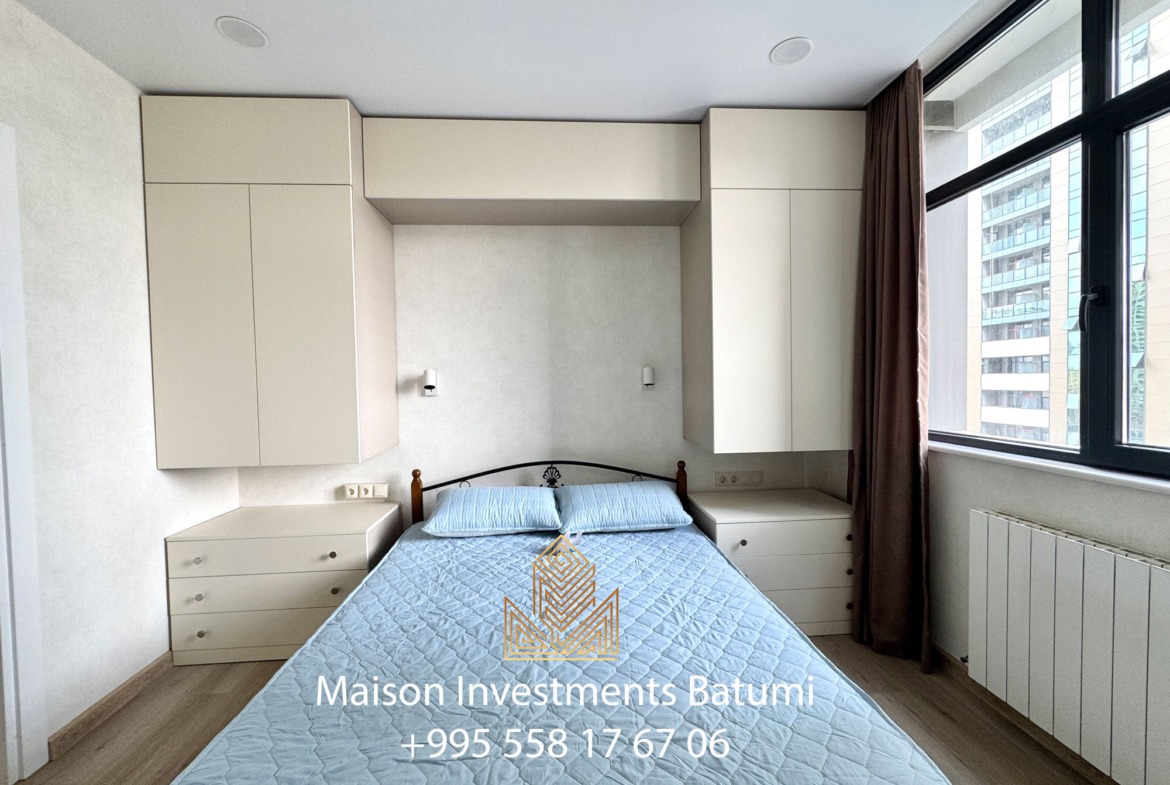 Three rooms apartment in Black Sea Towers