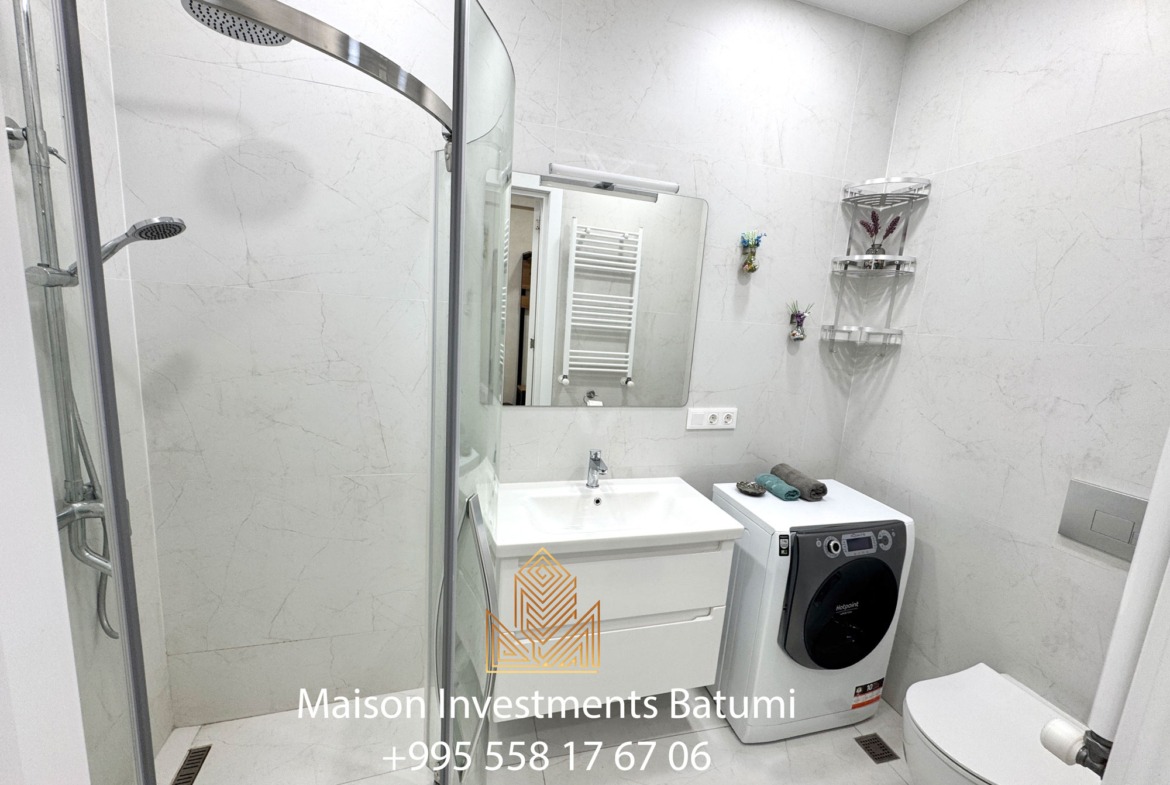 Three rooms apartment in Black Sea Towers