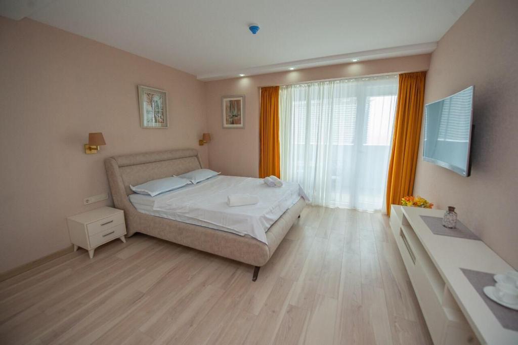 Big studio for sale in Alliance Palace