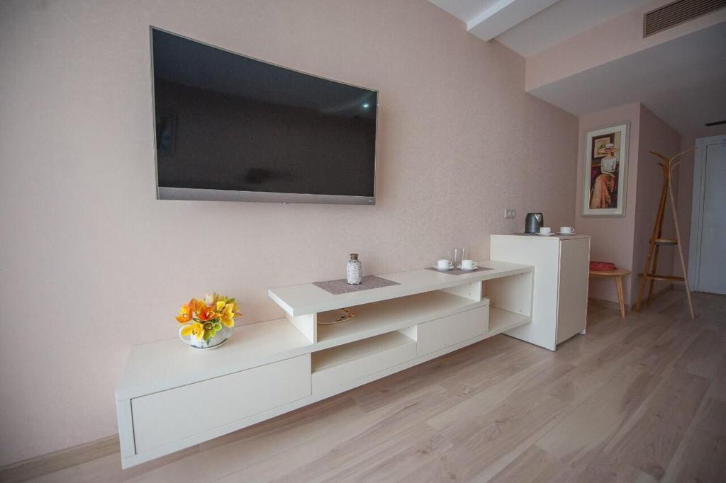 Big studio for sale in Alliance Palace