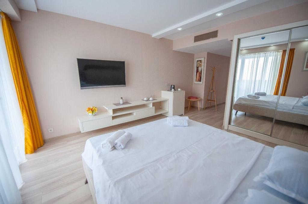 Big studio for sale in Alliance Palace