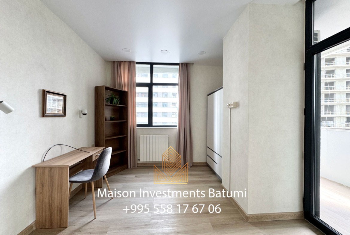 Three rooms apartment in Black Sea Towers
