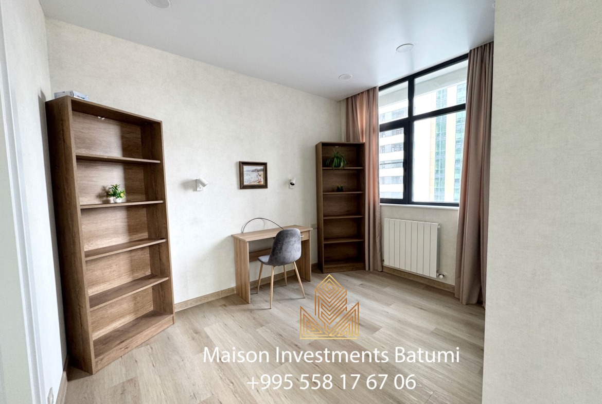 Three rooms apartment in Black Sea Towers