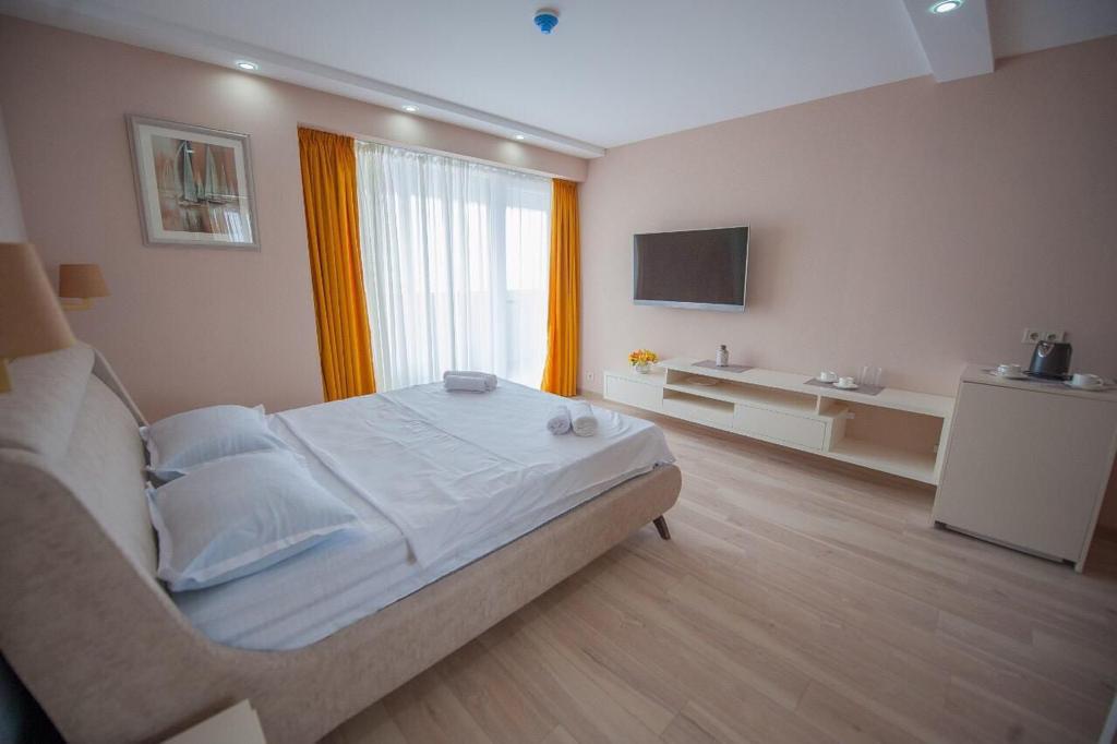 Big studio for sale in Alliance Palace