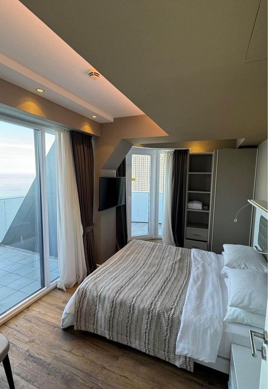 Three rooms apartment in Alliance Palace