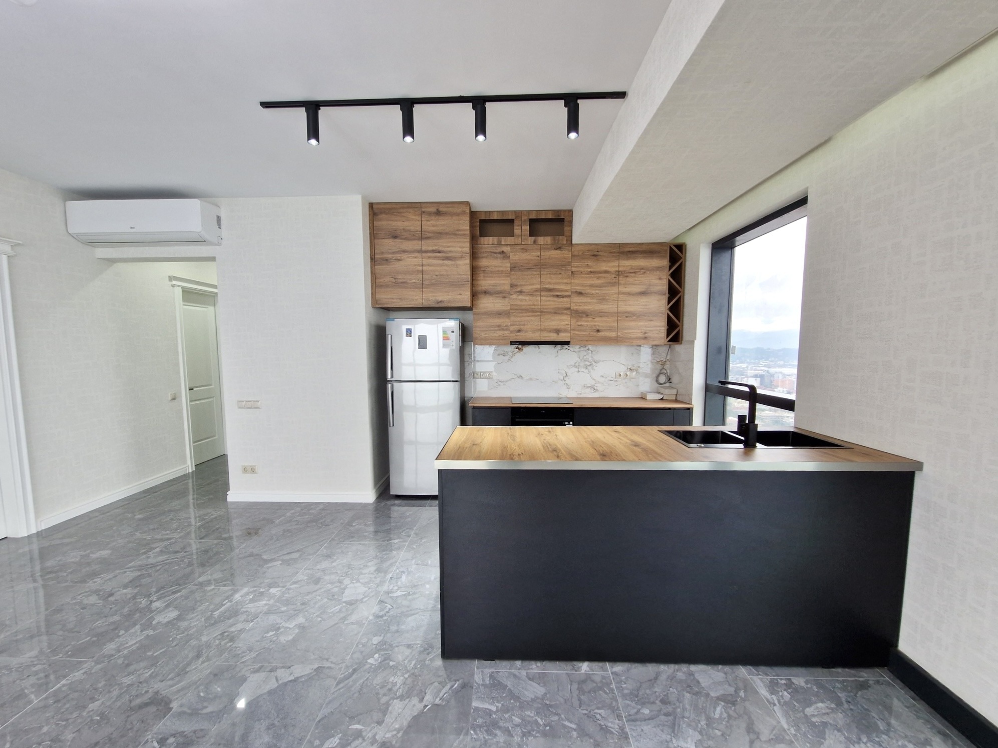 Three rooms apartment in Porta Tower