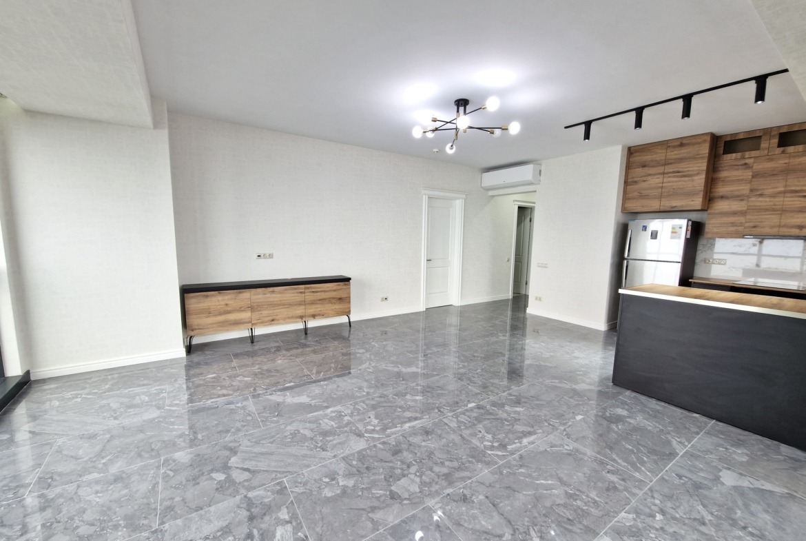 Three rooms apartment in Porta Tower