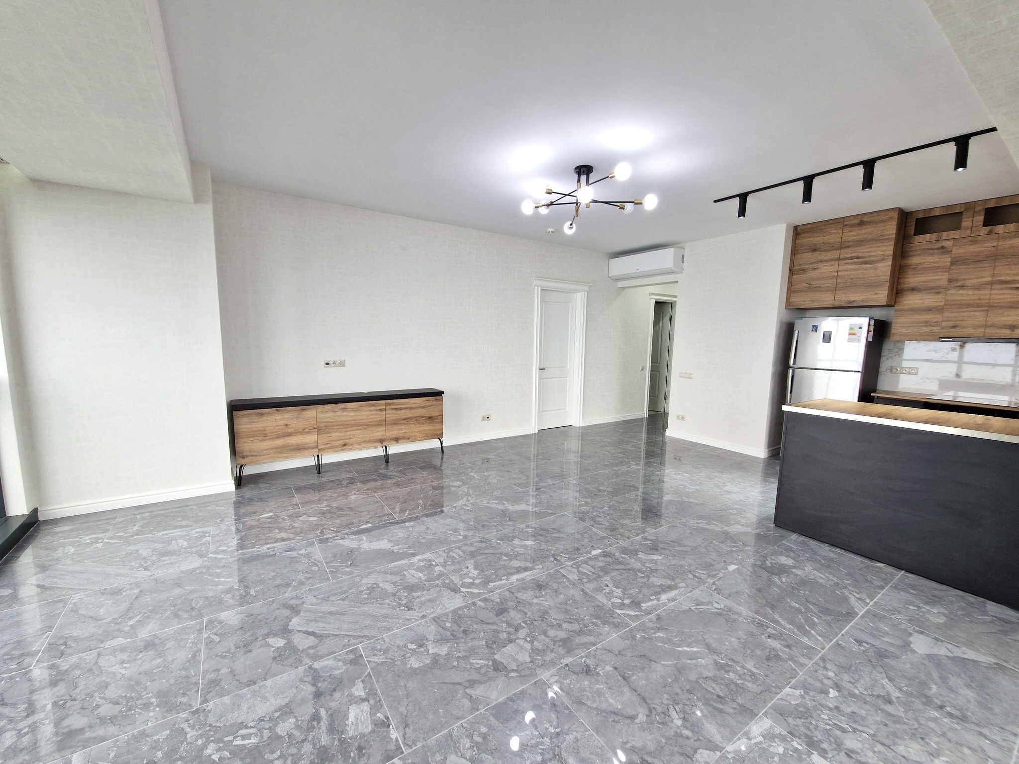 Three rooms apartment in Porta Tower