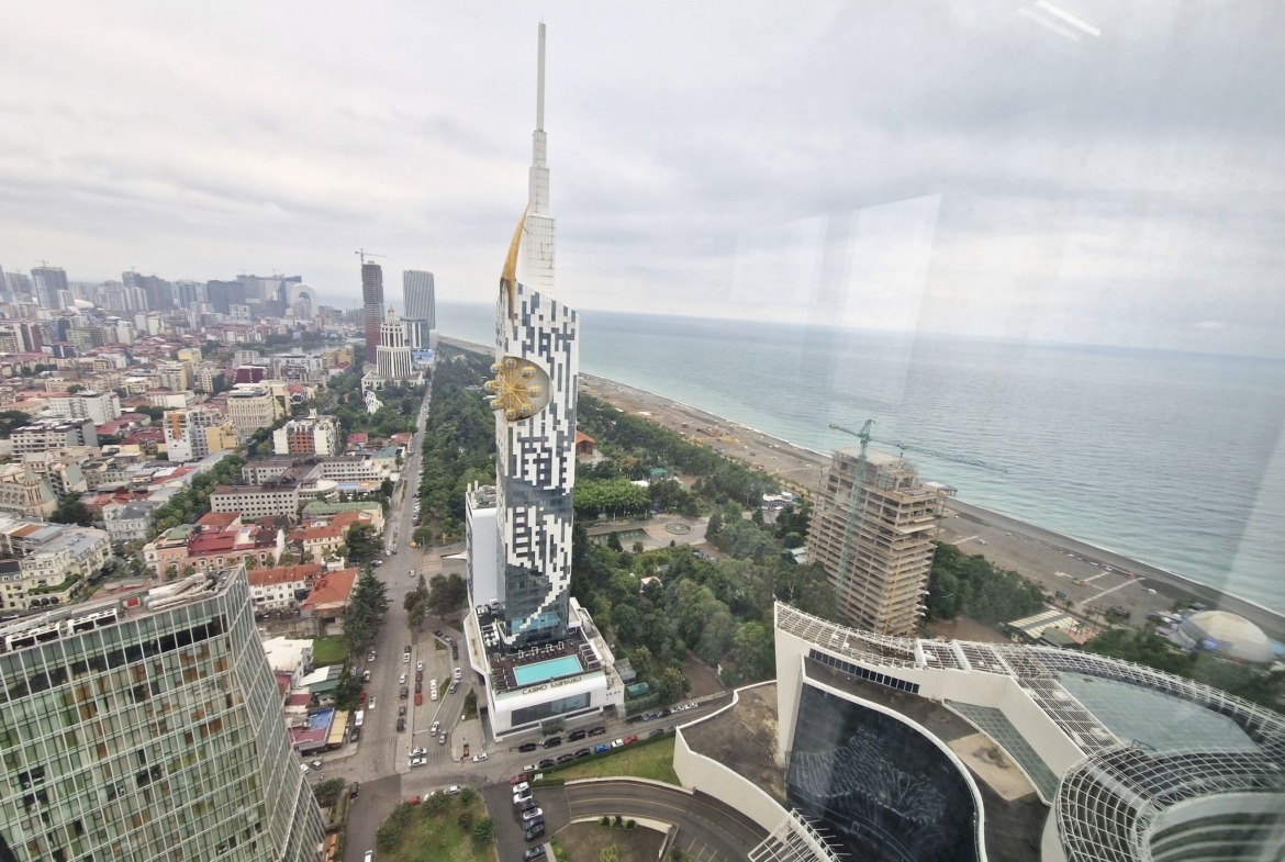 Three rooms apartment in Porta Tower