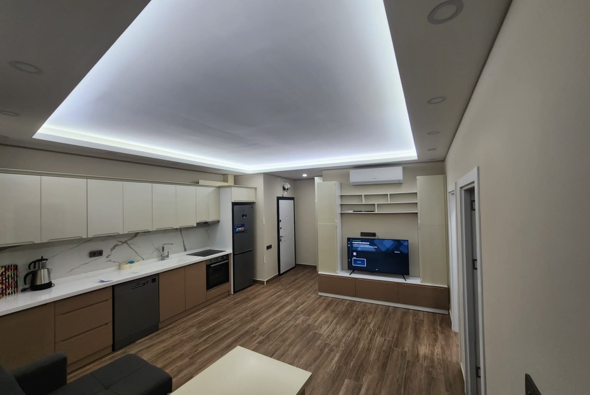 Three rooms apartment in Metro City