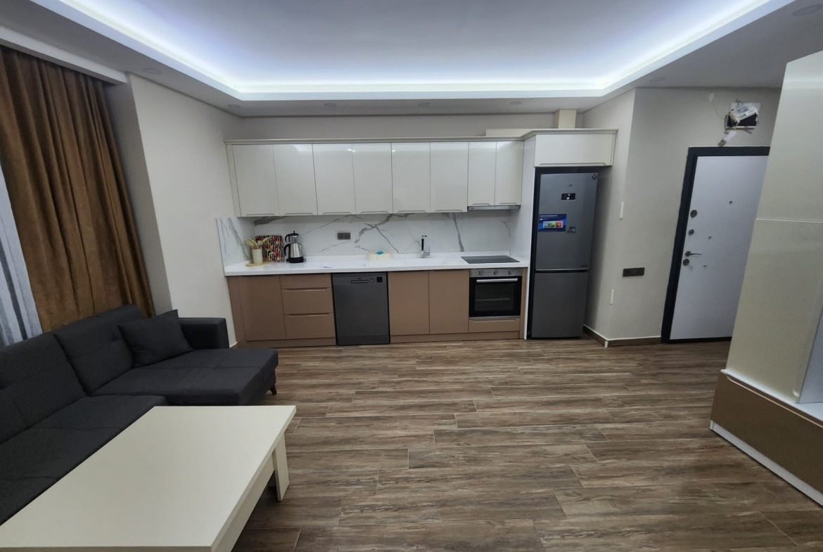 Three rooms apartment in Metro City