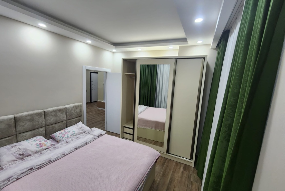 Three rooms apartment in Metro City