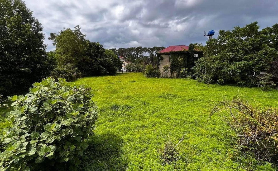 Plot of land in Ureki