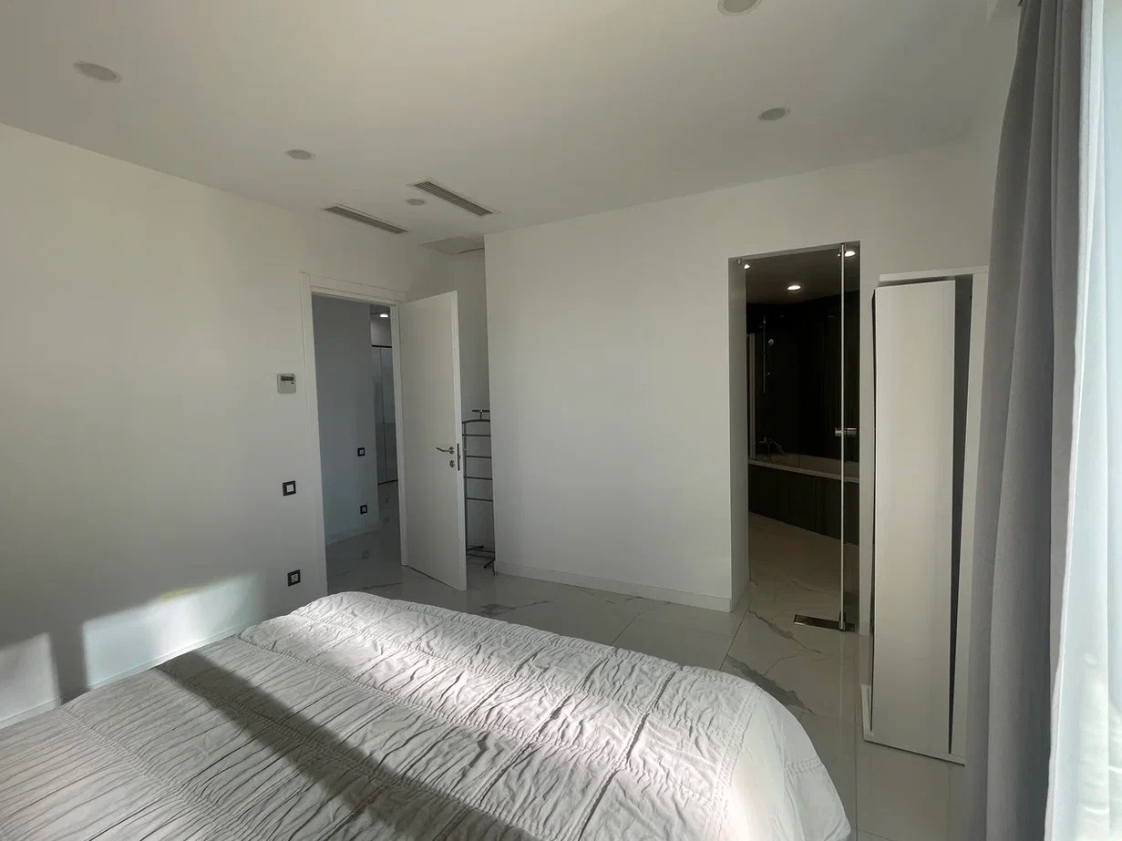 Three rooms apartment in Hilton