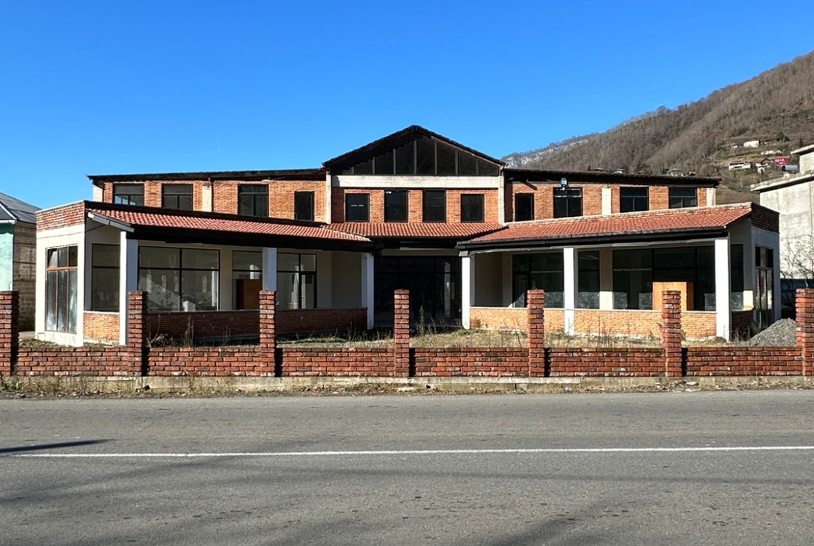 Commercial building with plot of land for sale