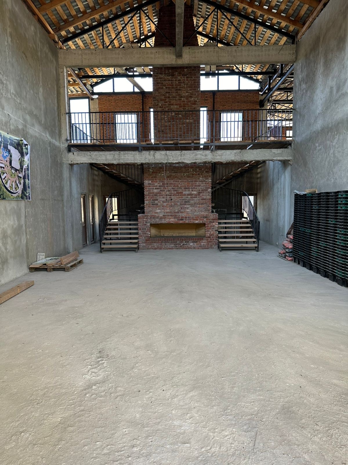 Commercial building with plot of land for sale